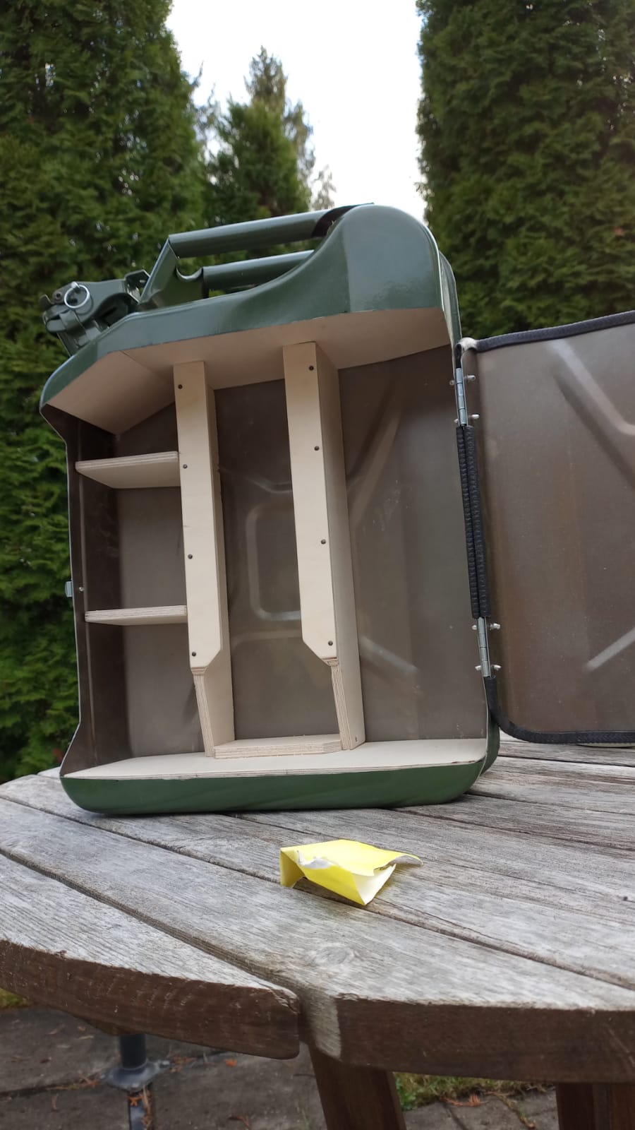 Minibar i gammel bensintank