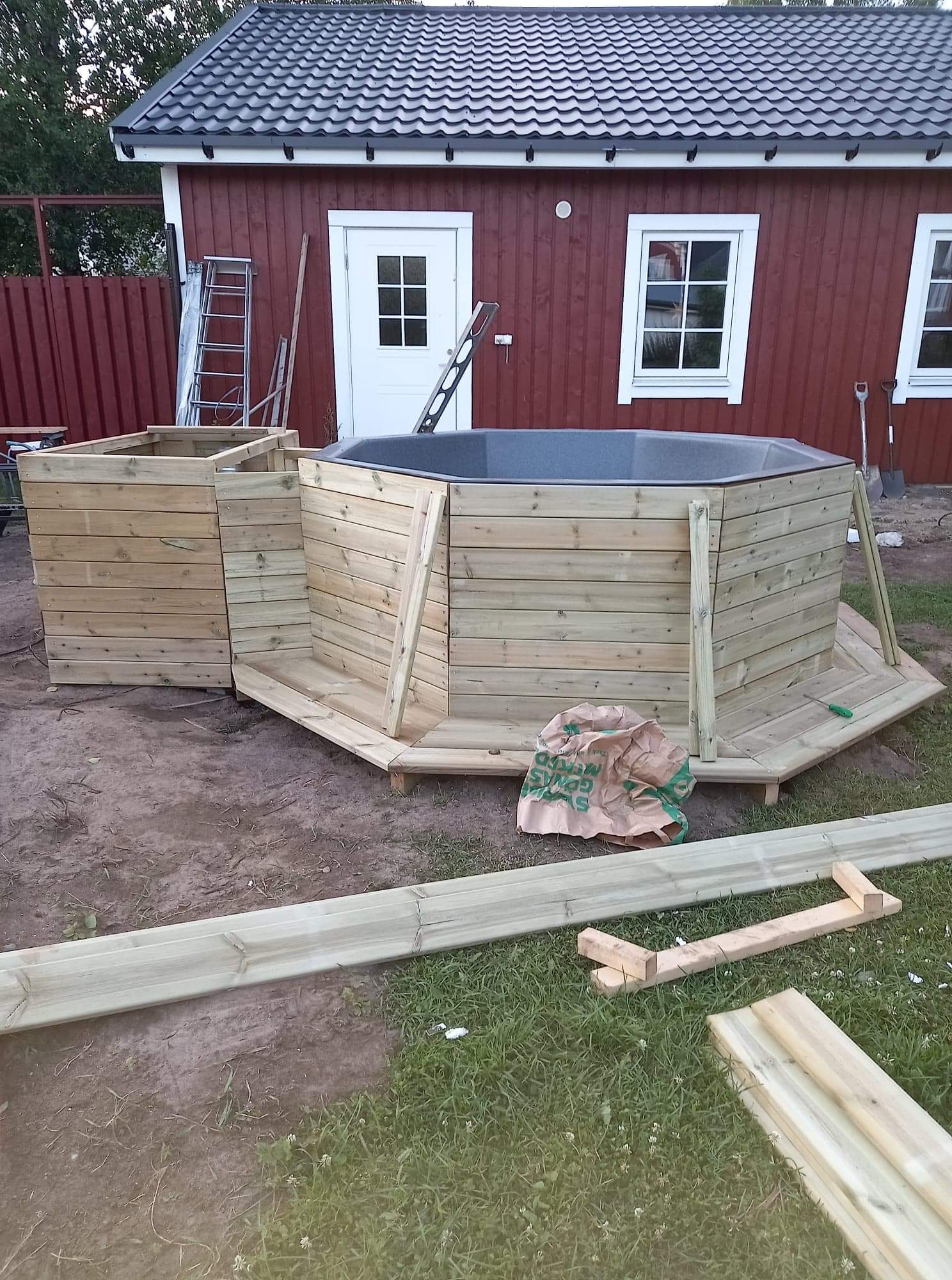 Terrasse med badestamp