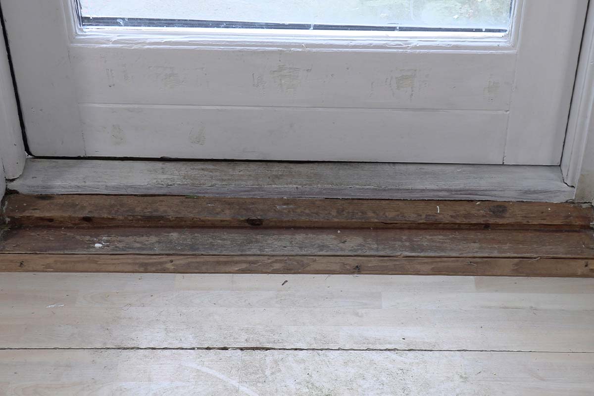 Slibning og olie til dørtrin