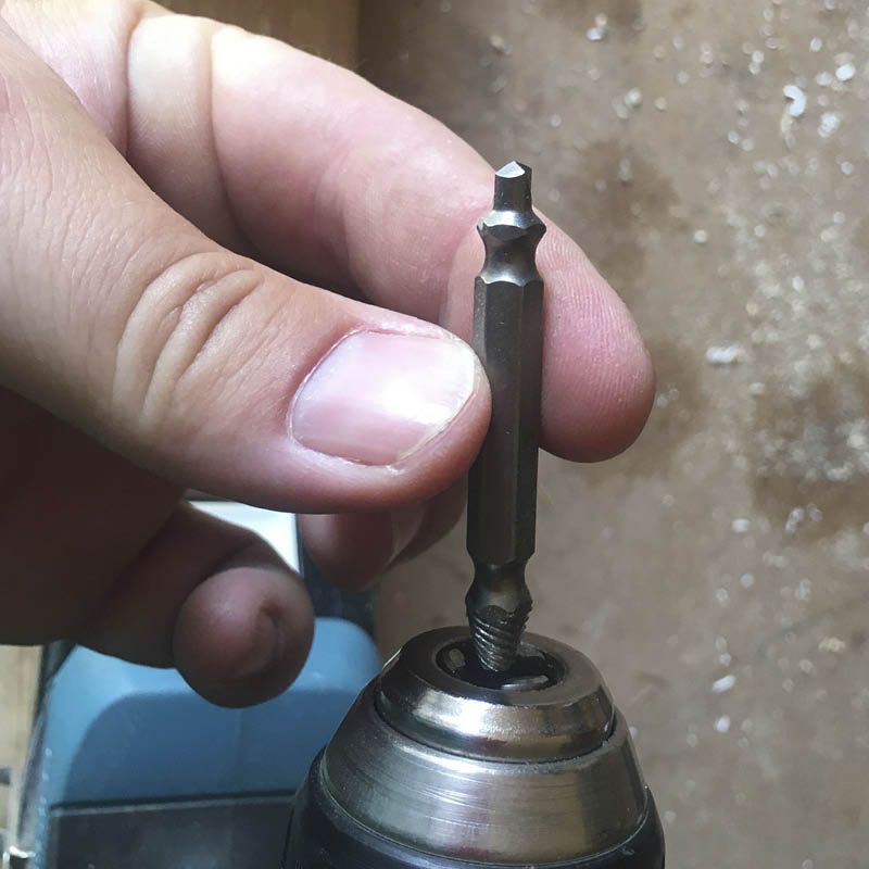 Få loss skruv med trasigt huvud