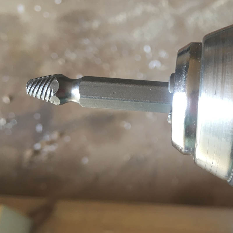 Använda skruvutdragare