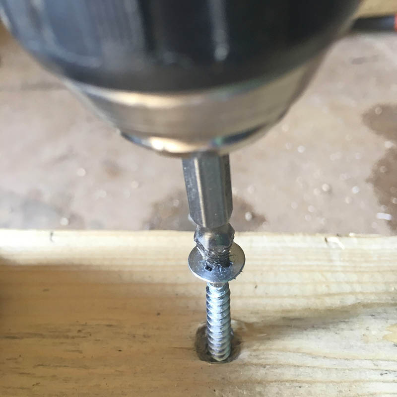 Hur använder man en skruvutdragare?