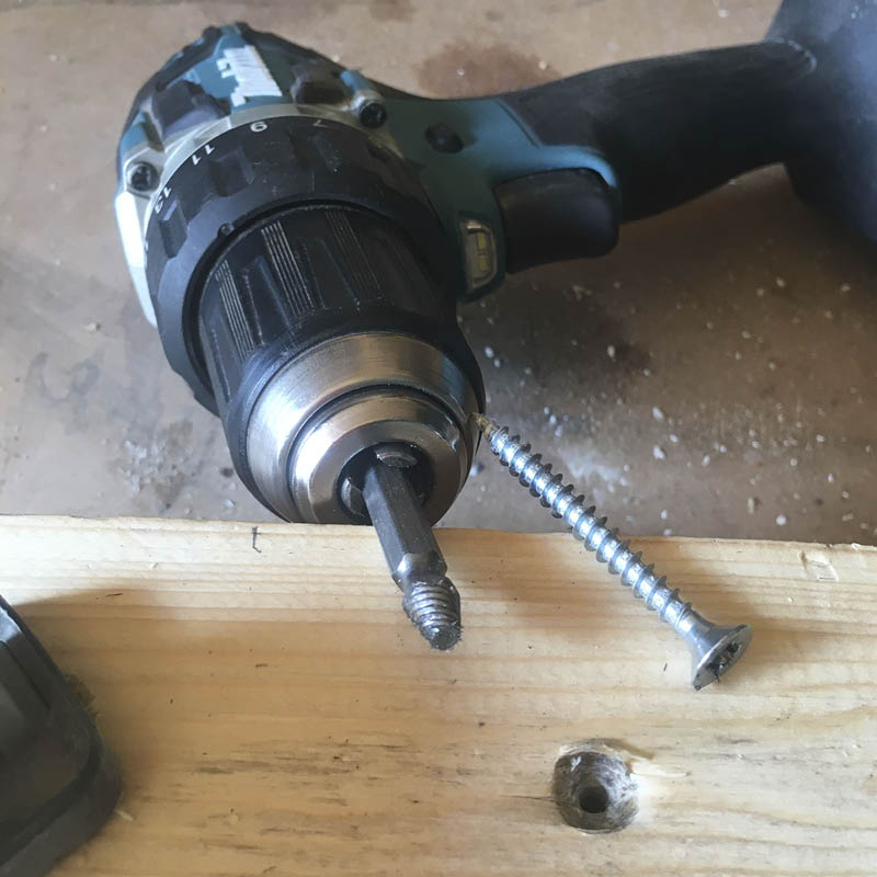 Få ut skruv som gått av