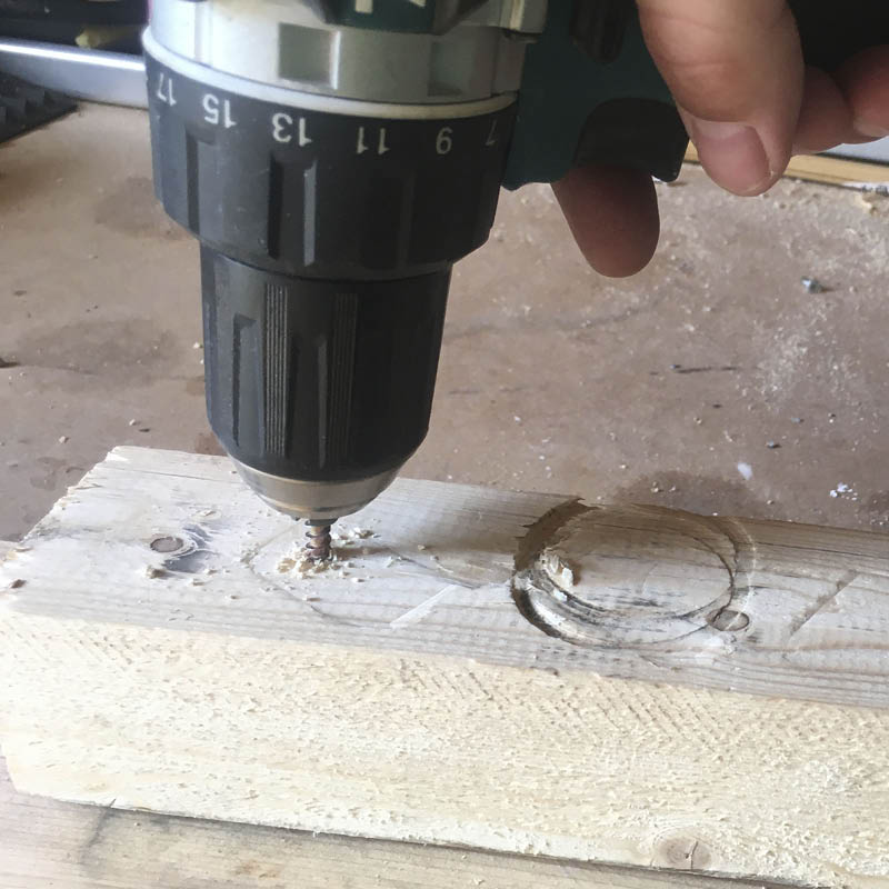 Ta bort avbruten skruv