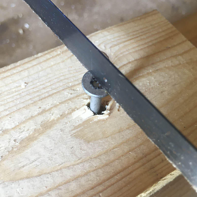 Få loss skruv med trasigt huvud