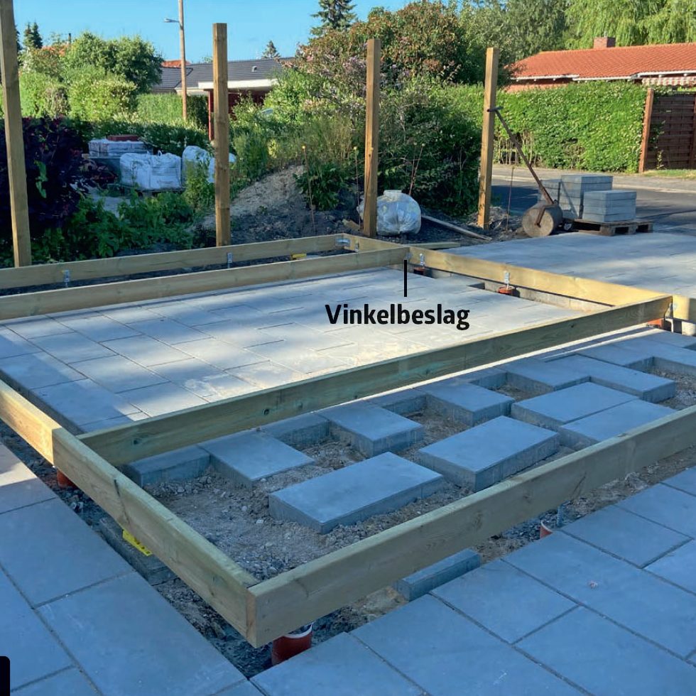 Isoleret skur med listebeklædning