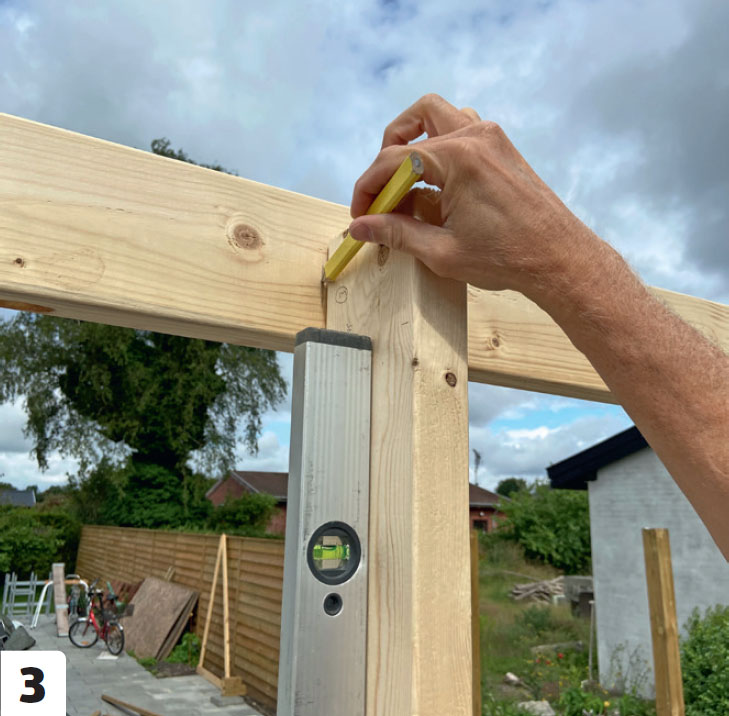 Isoleret skur med listebeklædning