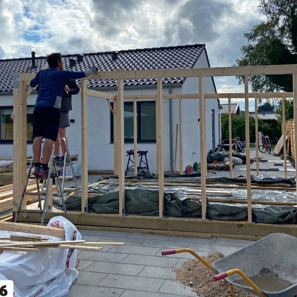 Isoleret skur med listebeklædning