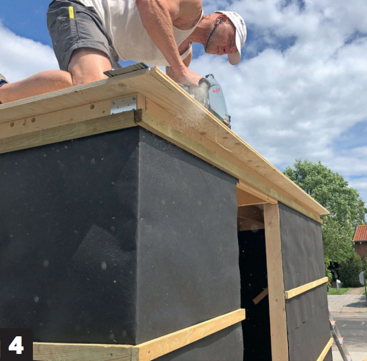 Isoleret skur med listebeklædning