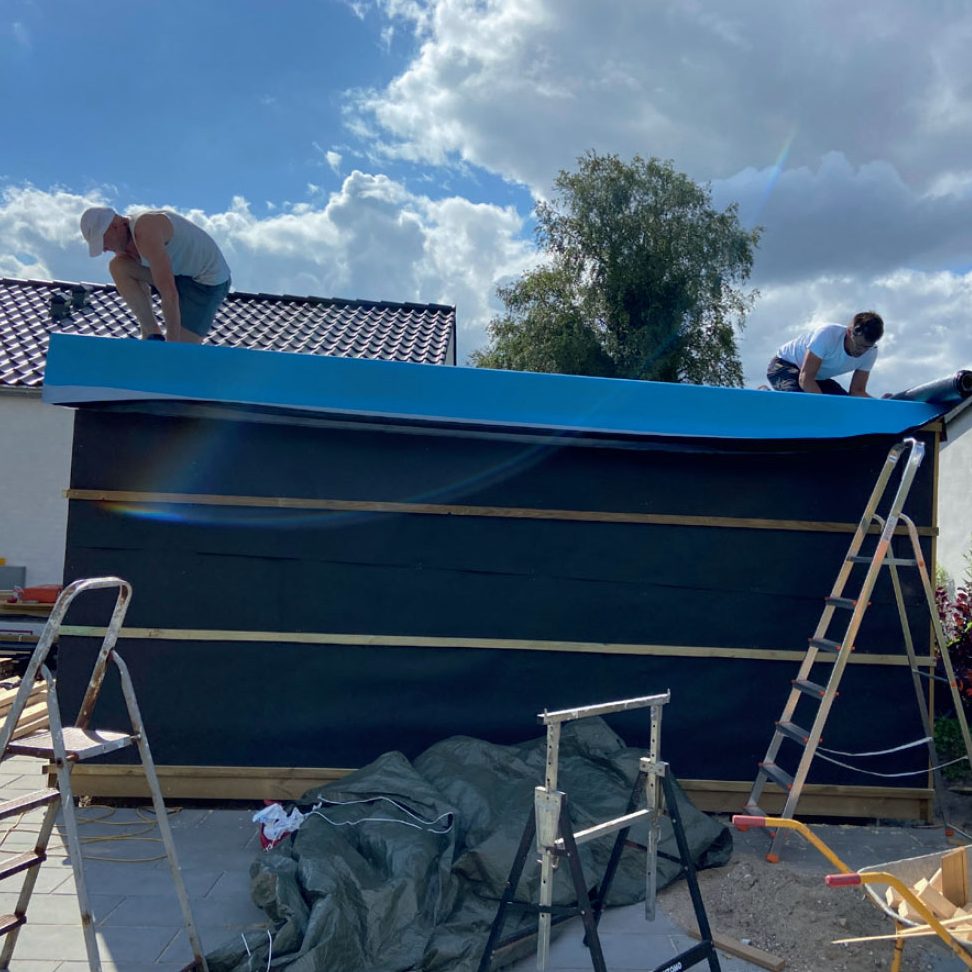 Isoleret skur med listebeklædning