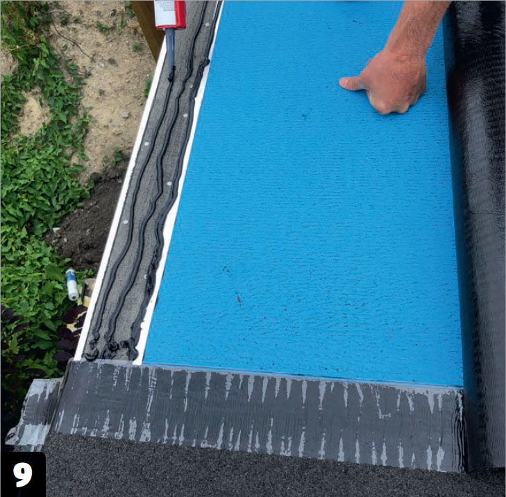 Isoleret skur med listebeklædning