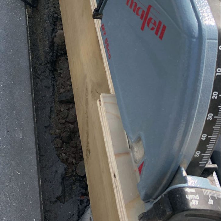 Isolert utebod: Gulvplatene er 21 mm kryssfinér