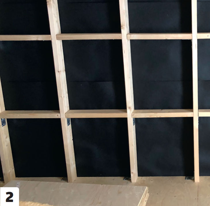 Isolert redskapsbod: På innsiden setter vi 48 x 123 mm spikerslag