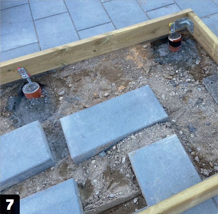 Isolera golv friggebod: När alla punktfundamenten har gjutits