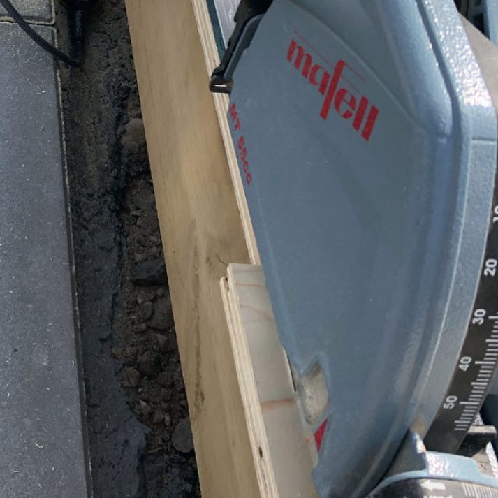 Isolera golv friggebod: Golvskivorna är 21 mm plywood