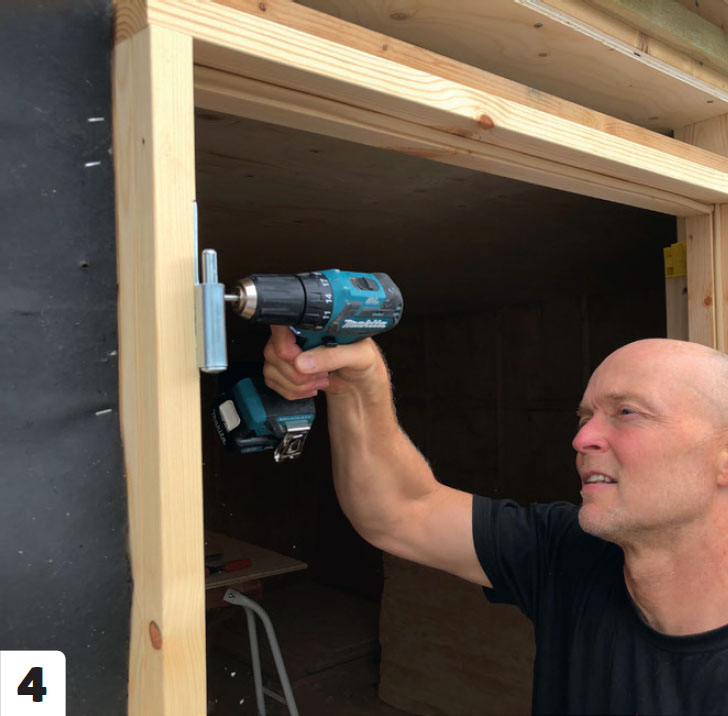 Isolera förråd inifrå: Vi förborrar