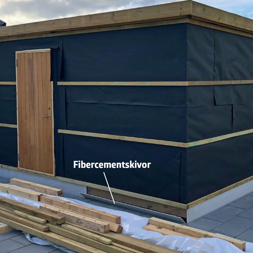 Isolera förråd inifrå: Vi sätter för undersidan av förrådet