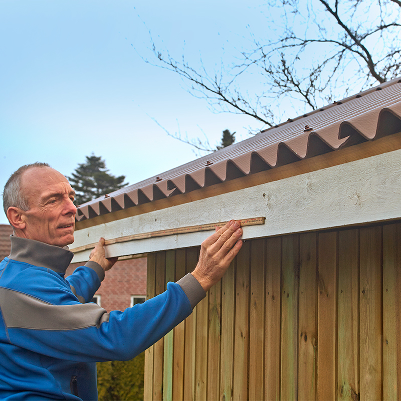 Svart plast takrenne