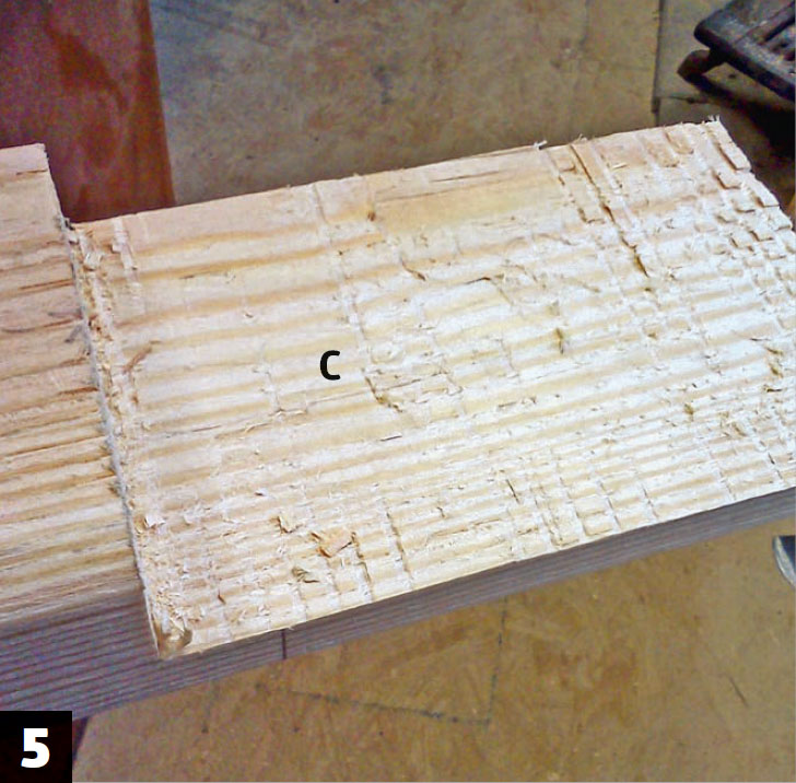 Dobbeltseng med oppbevaring: Skjær mange spor