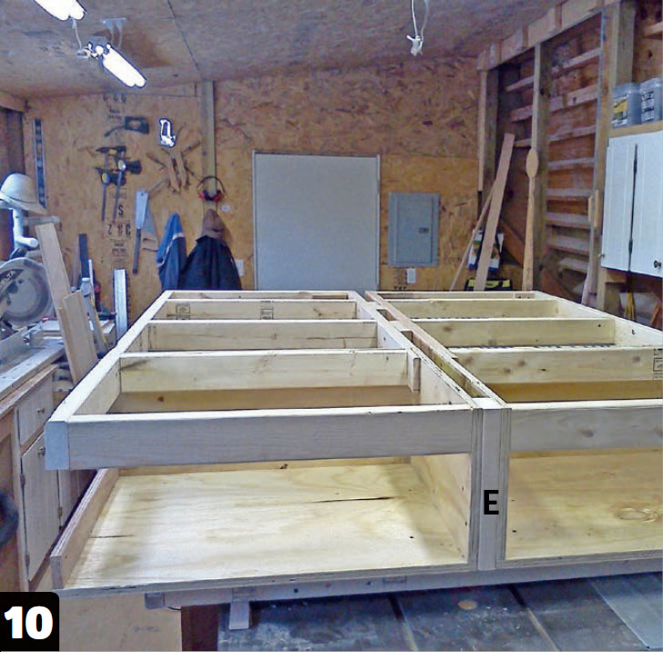 Dubbelsäng med förvaring: När du har byggt den andra halvan av sängen är det dags att sätta ihop dem