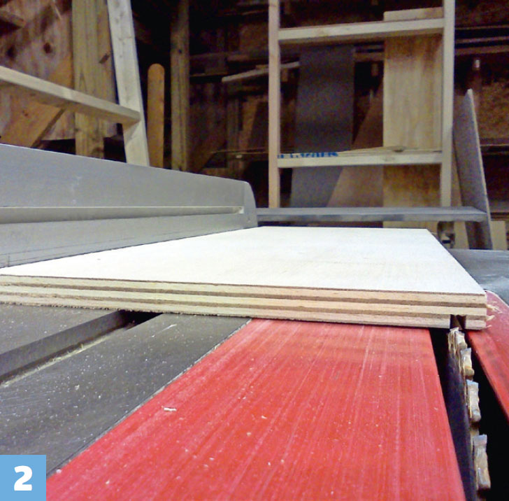 Dubbelsäng med förvaring: Såga en 6 mm bred not 10 mm från kanten längst ner på tre lådsidor