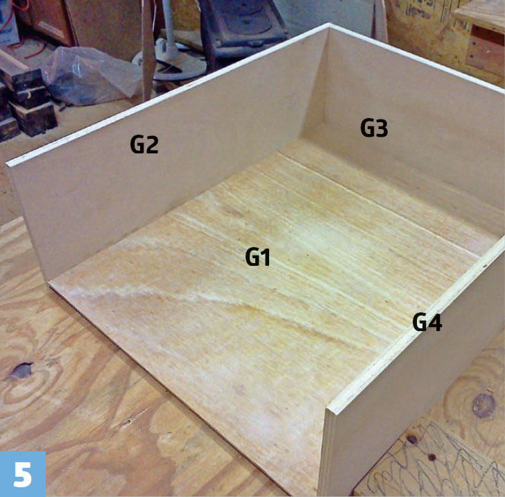 Dubbelsäng med förvaring: Fäst sidostyckena