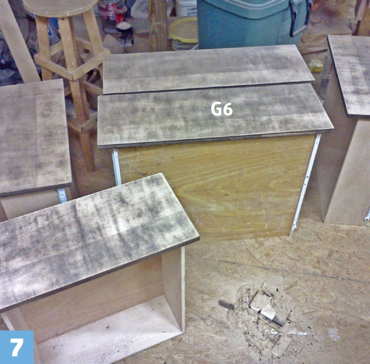 Dubbelsäng med förvaring: Montera den främre delen