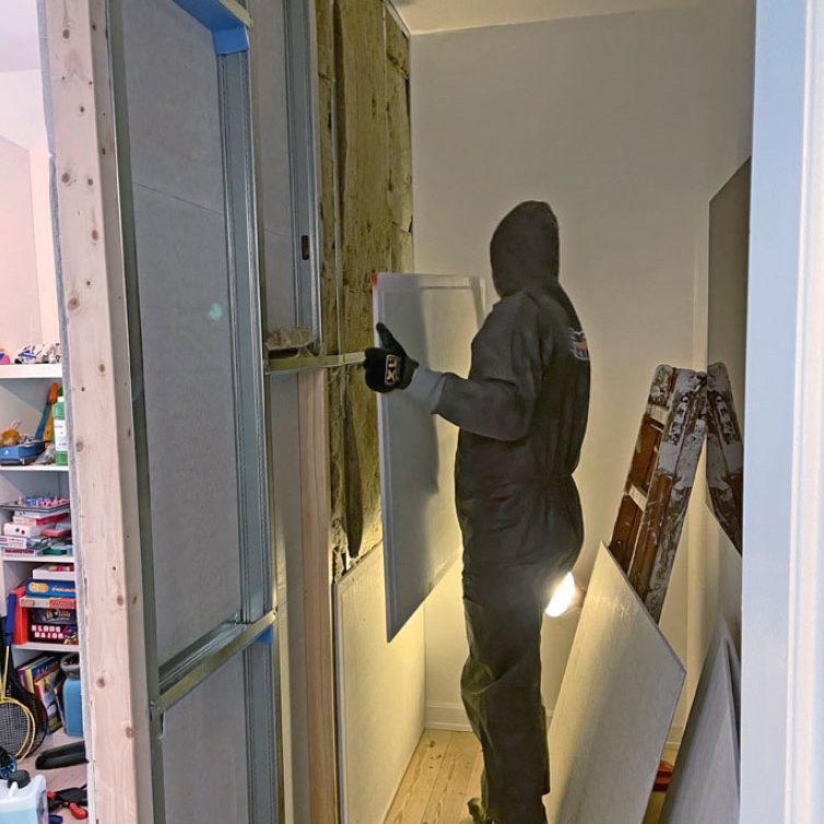 Byg selv walk-in closet: Isoleringen skæres til