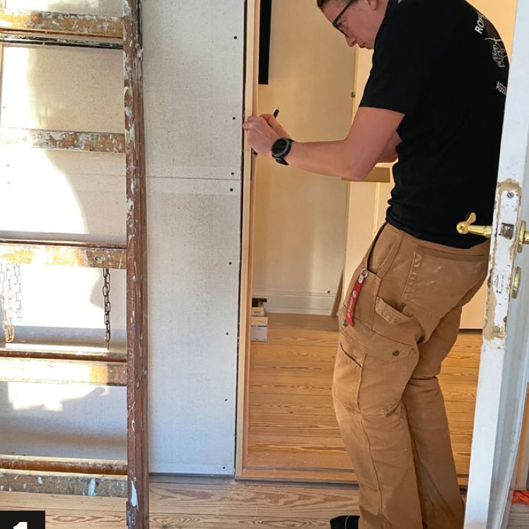 Bygga walk in closet: Sätt i dörren