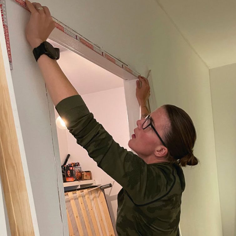 Bygga walk in closet: Mät upp till foderna runt dörren