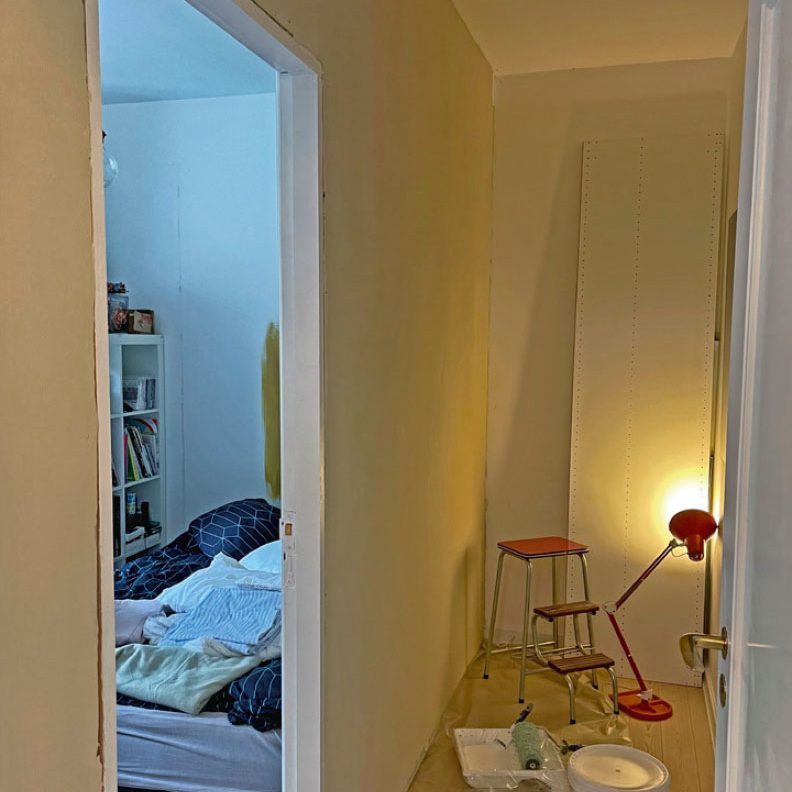 Vaatehuoneen rakentaminen: Levitä tasoitetta kipsilevyjen saumoihin