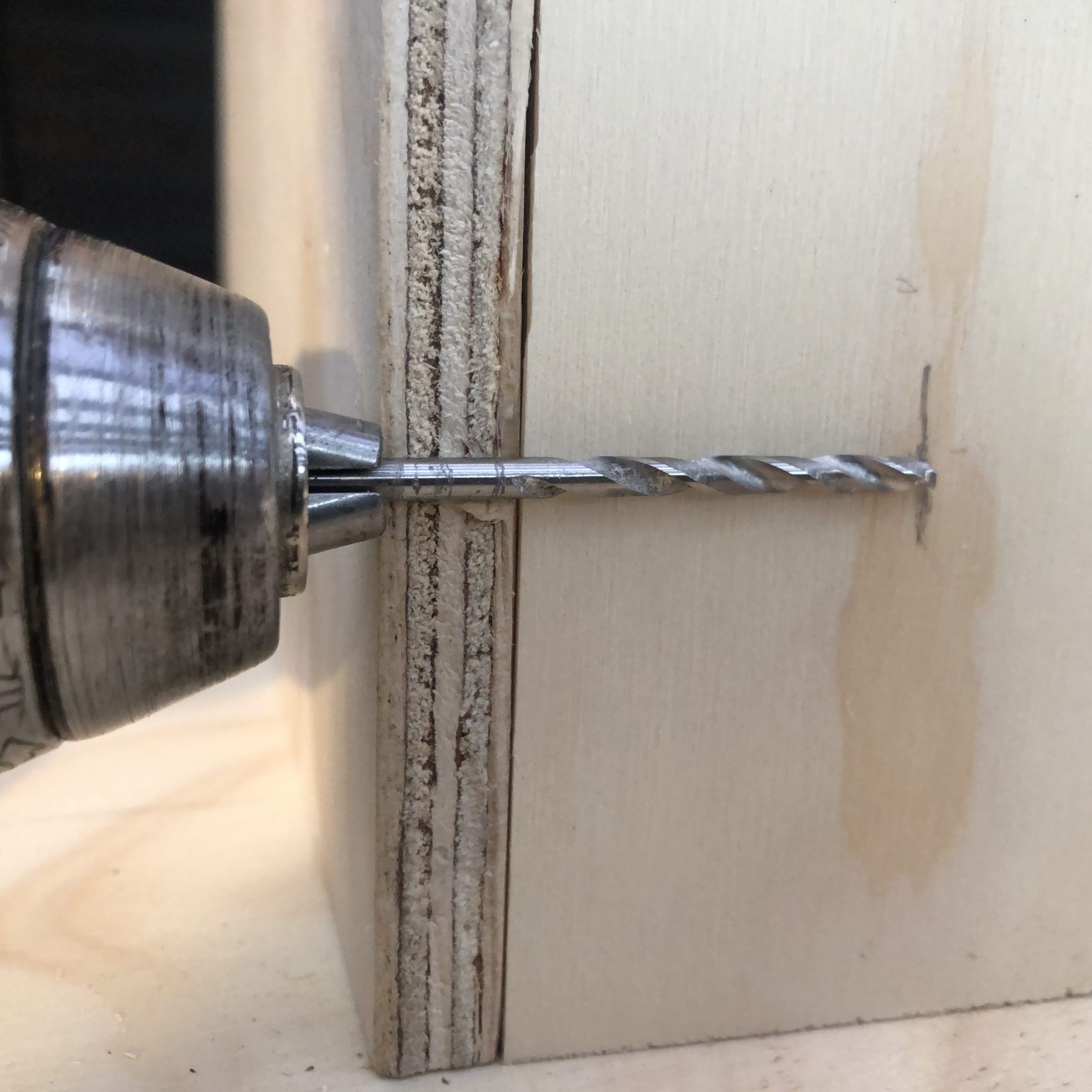 Rakenna itse siilinpesä: Terän säätäminen.