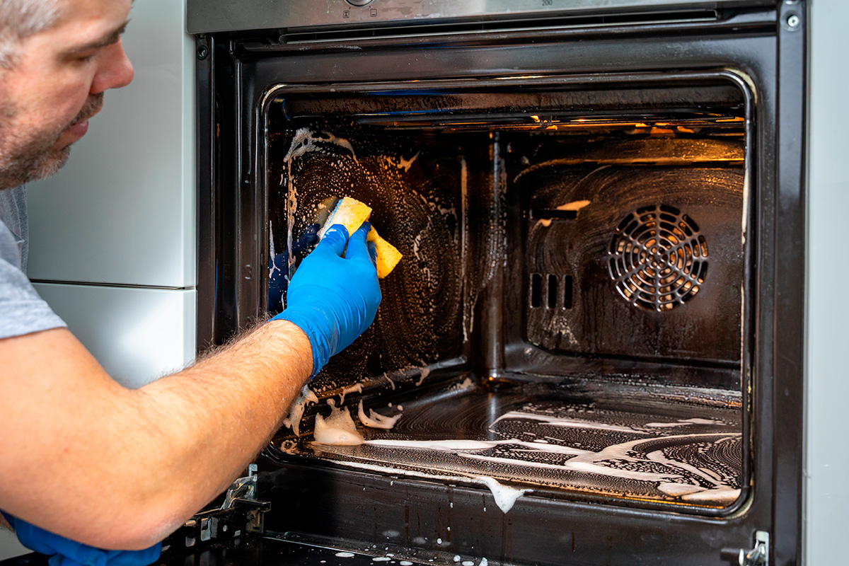 Rengjøring av stekeovn