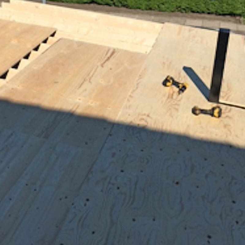 Viherkatto: Asenna aluskatelevyt ristikoiden päälle