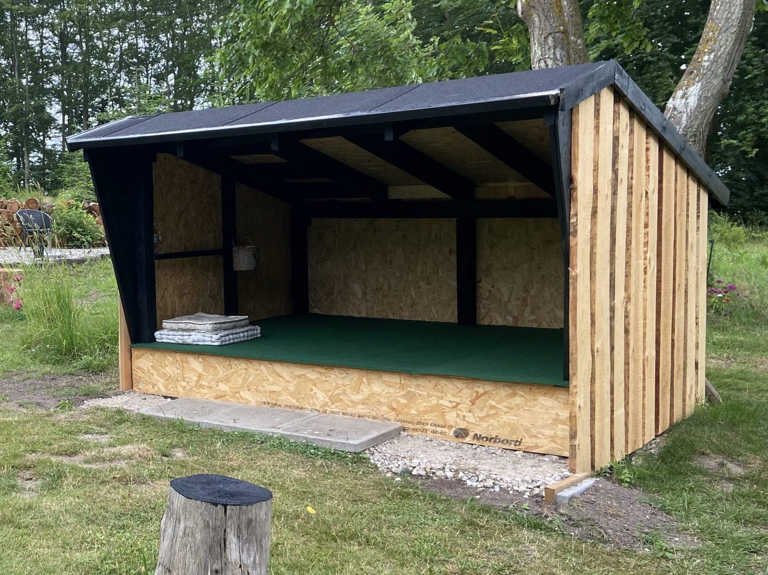 Mysigt vindskydd för familjen