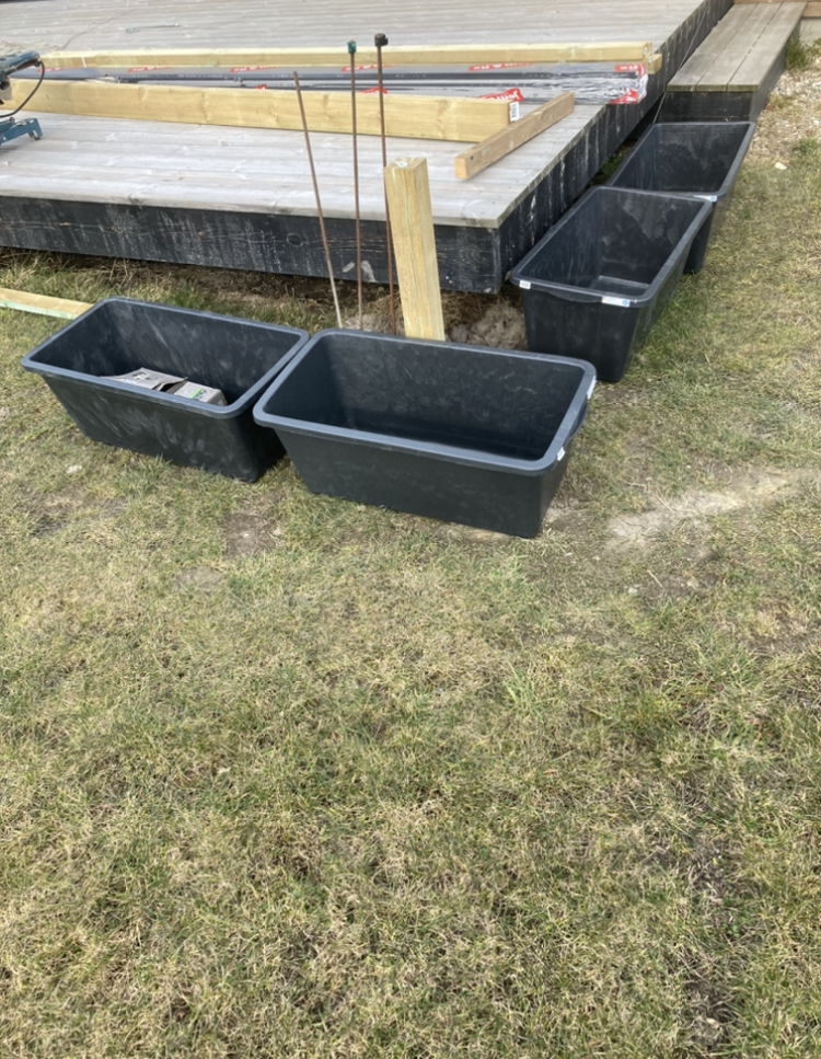 Badestamp og høybed