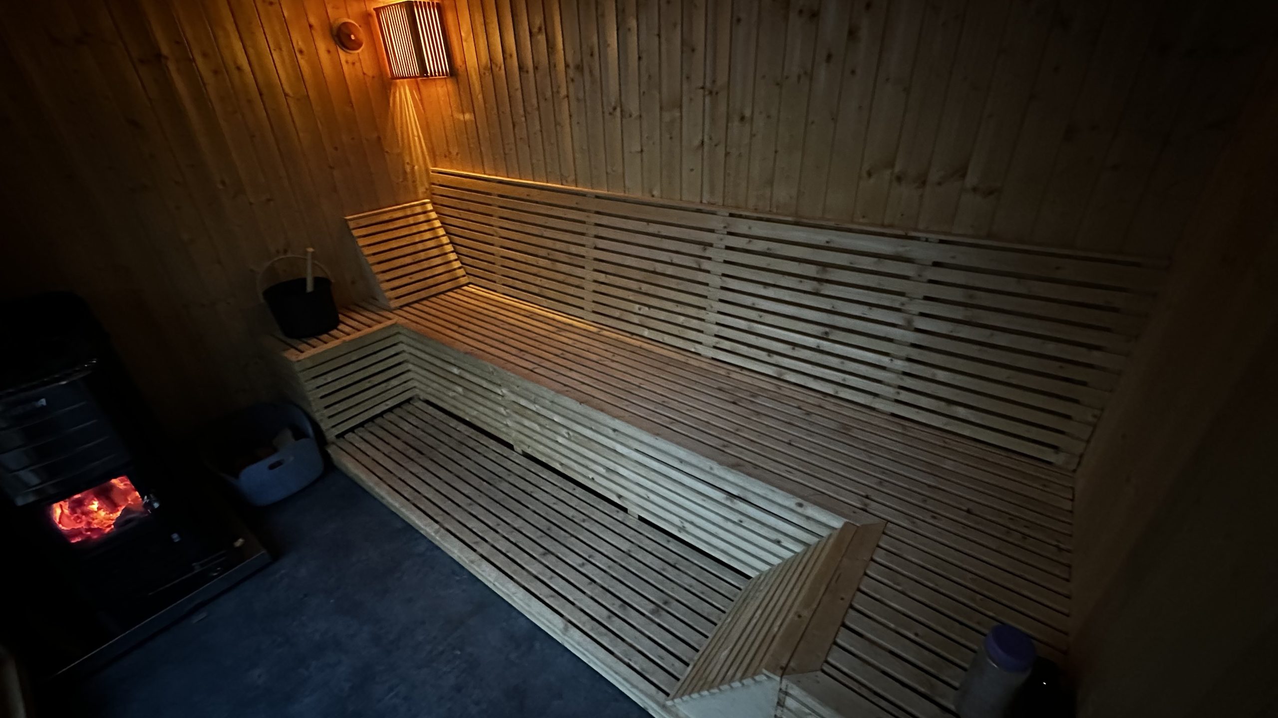 Sauna panoraamaikkunalla