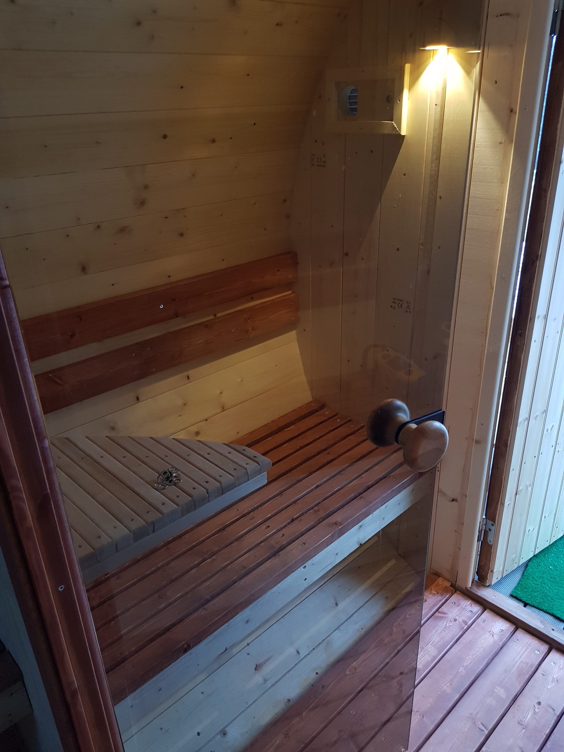 Tynnyrisauna rinteessä