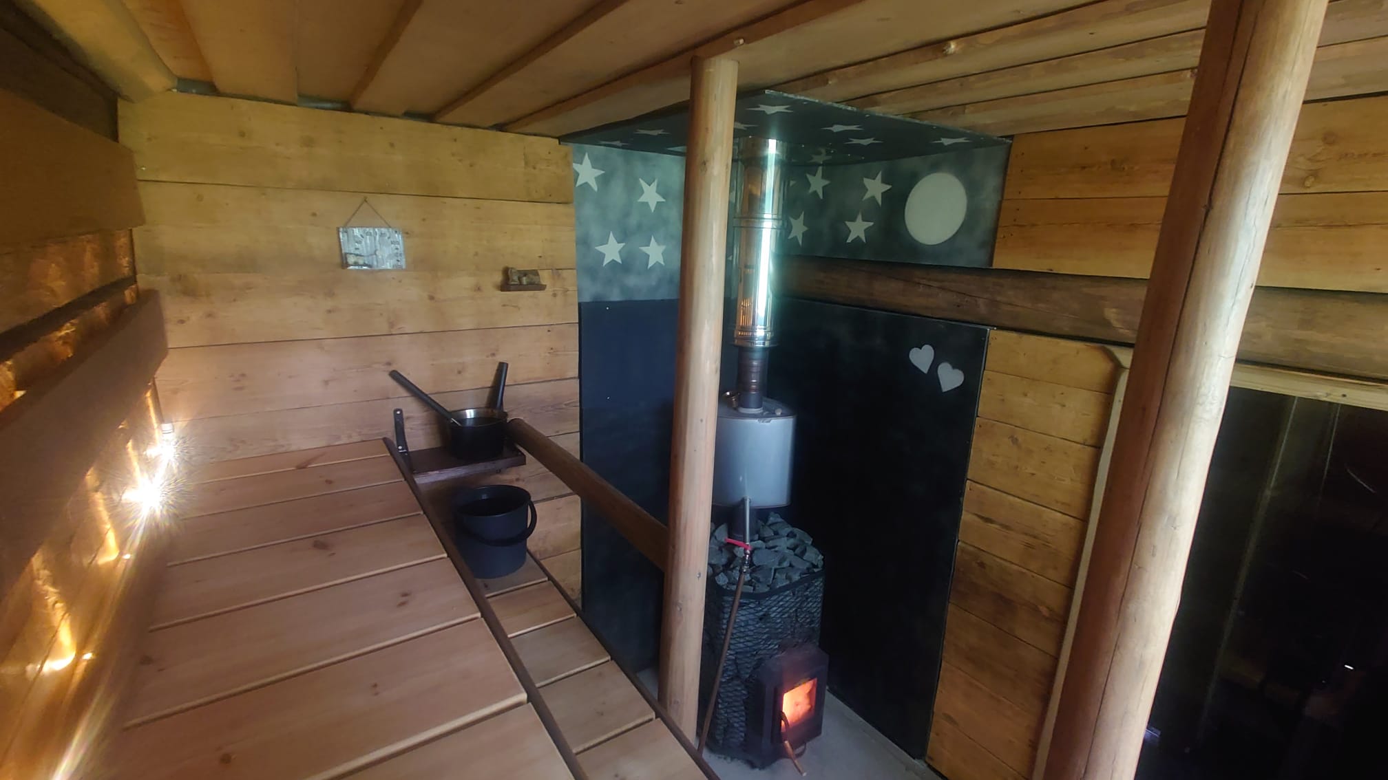 Uusi sauna vanhaan mökkiin