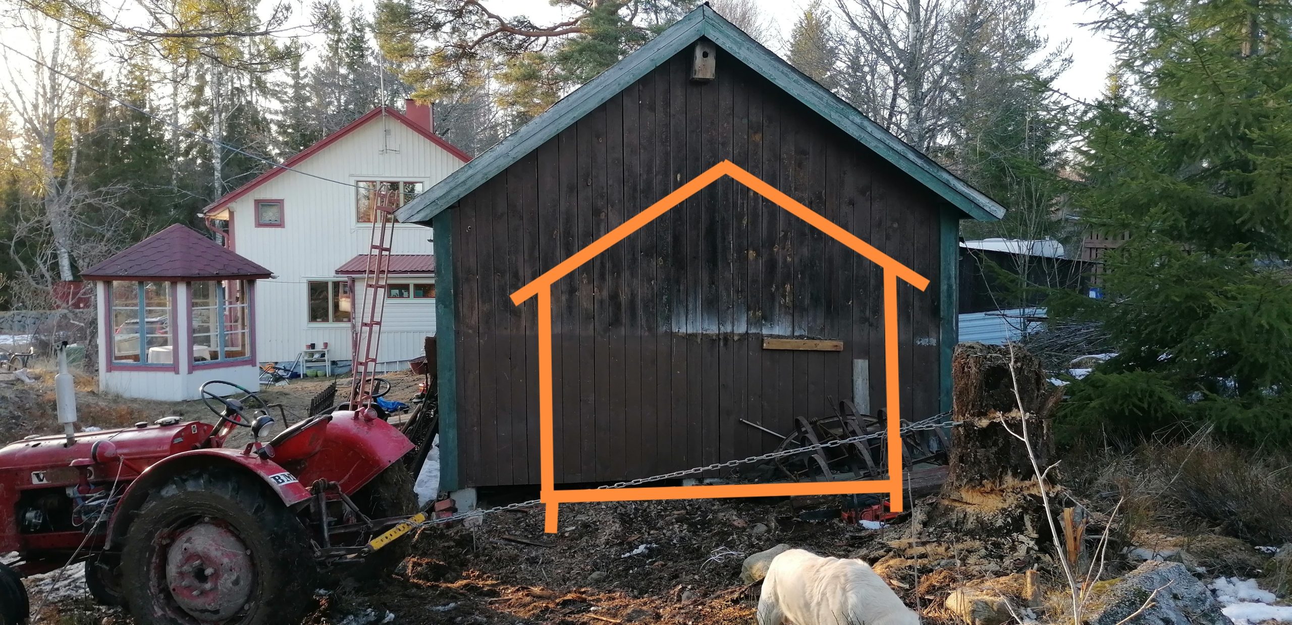 Hönshus på husgavel