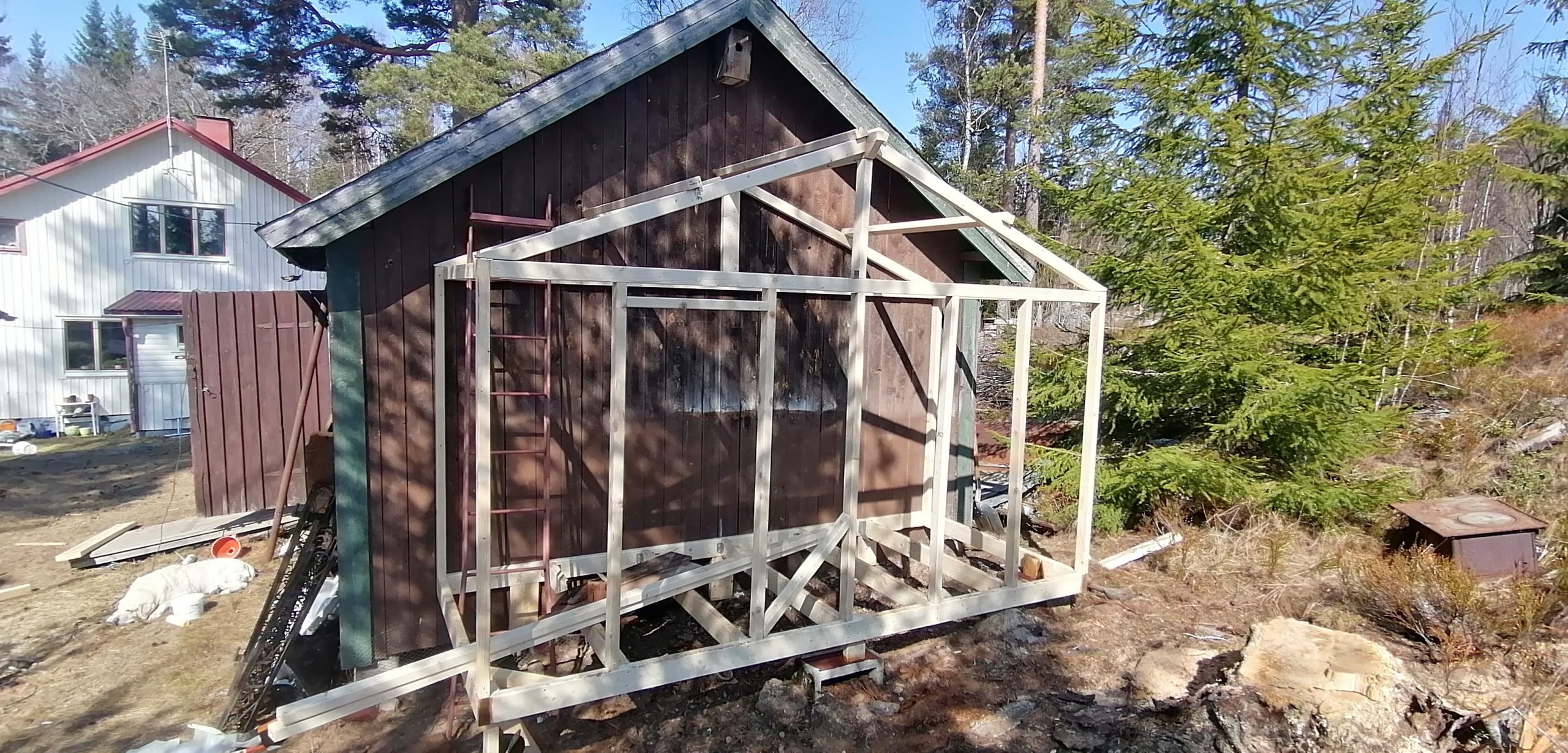 Hönshus på husgavel