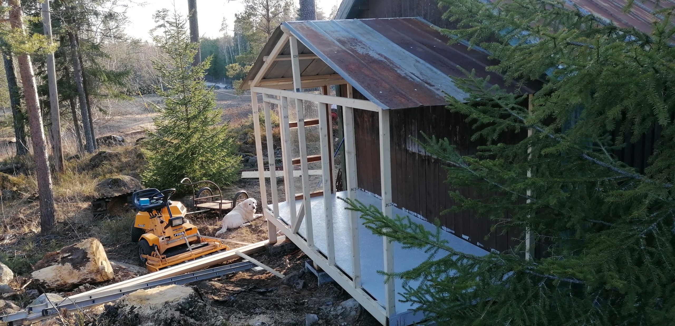 Hönshus på husgavel