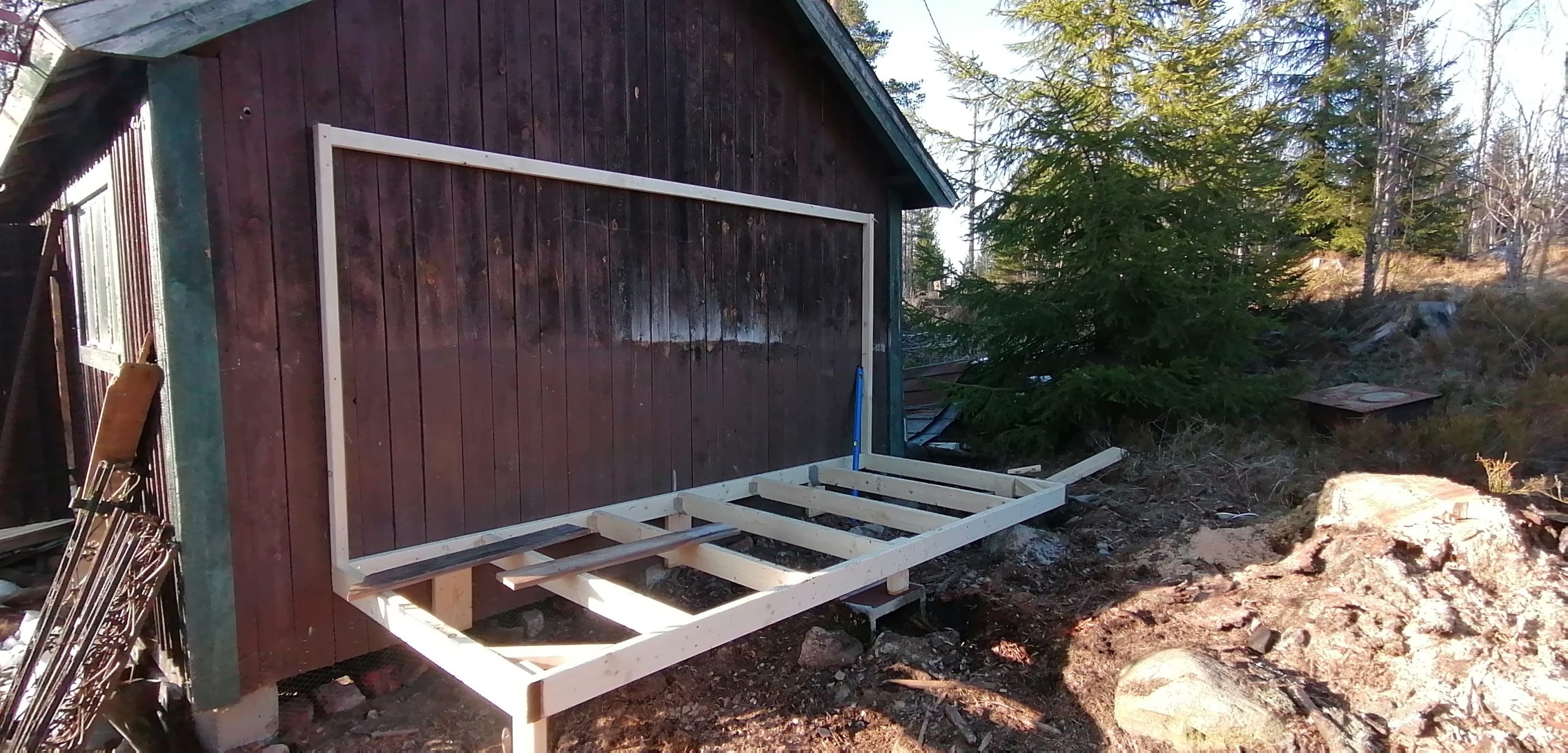 Hönshus på husgavel