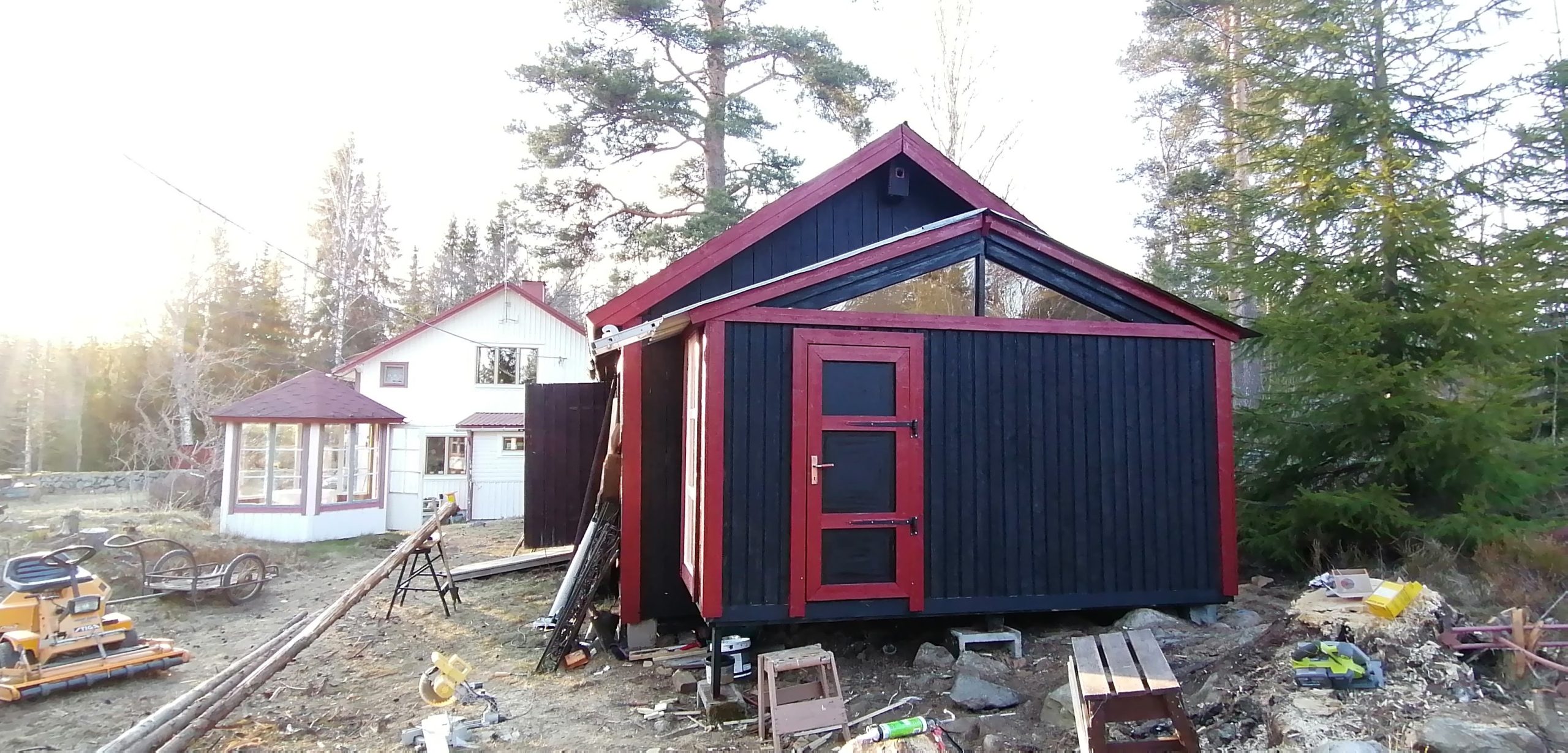 Hönshus på husgavel