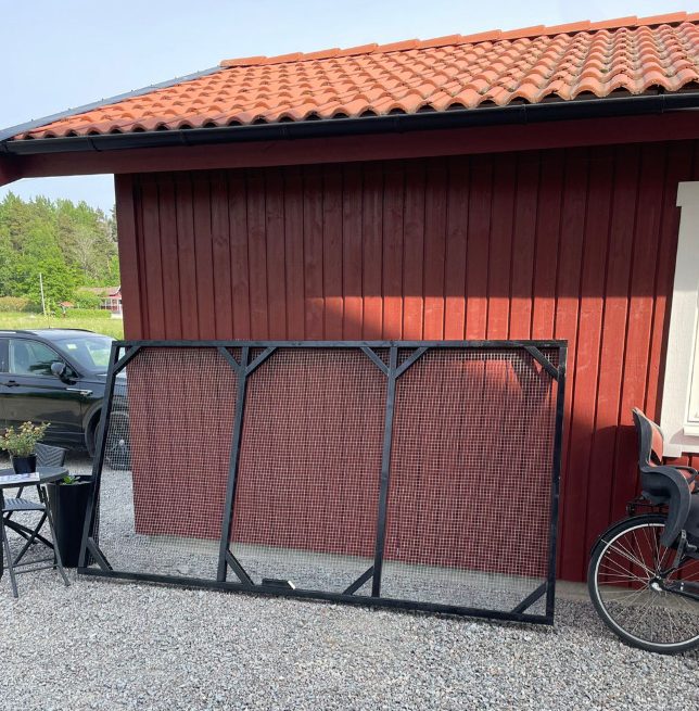 Hönsgård byggd av moduler