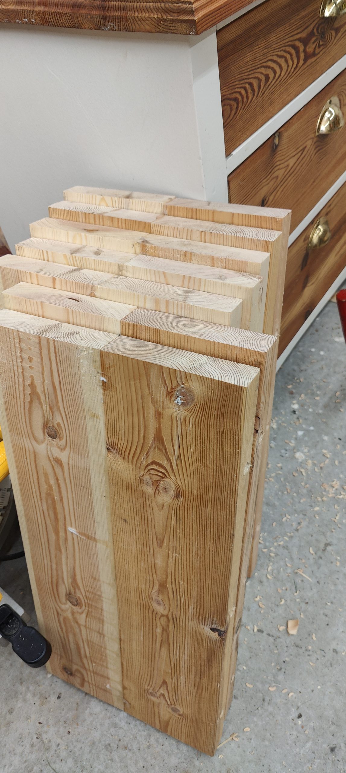 Trappe af hjemmelavet træ