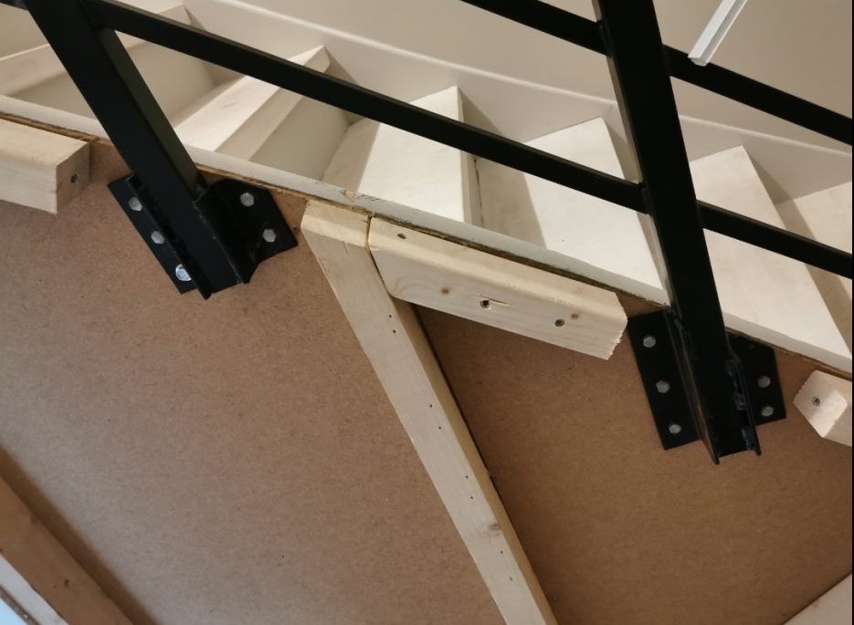 Stålgelænder med lys