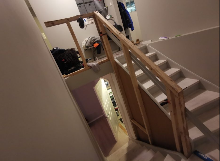 Stålgelænder med lys