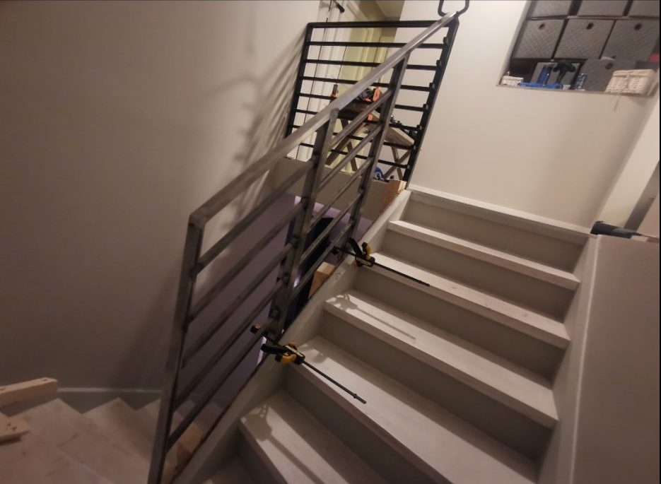 Stålgelænder med lys