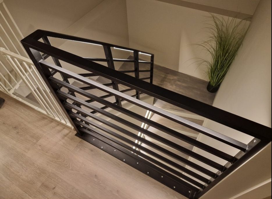 Stålgelænder med lys